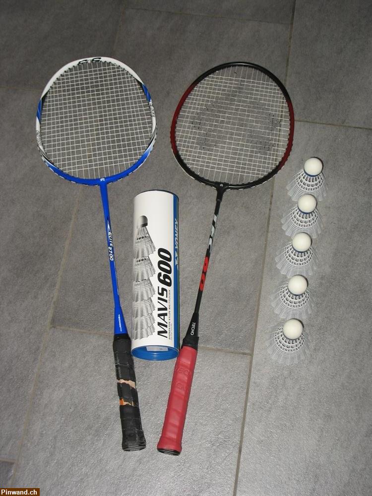 Bild 2: Zwei Badmintonrackets Spielschläger Shuttles zu verkaufen