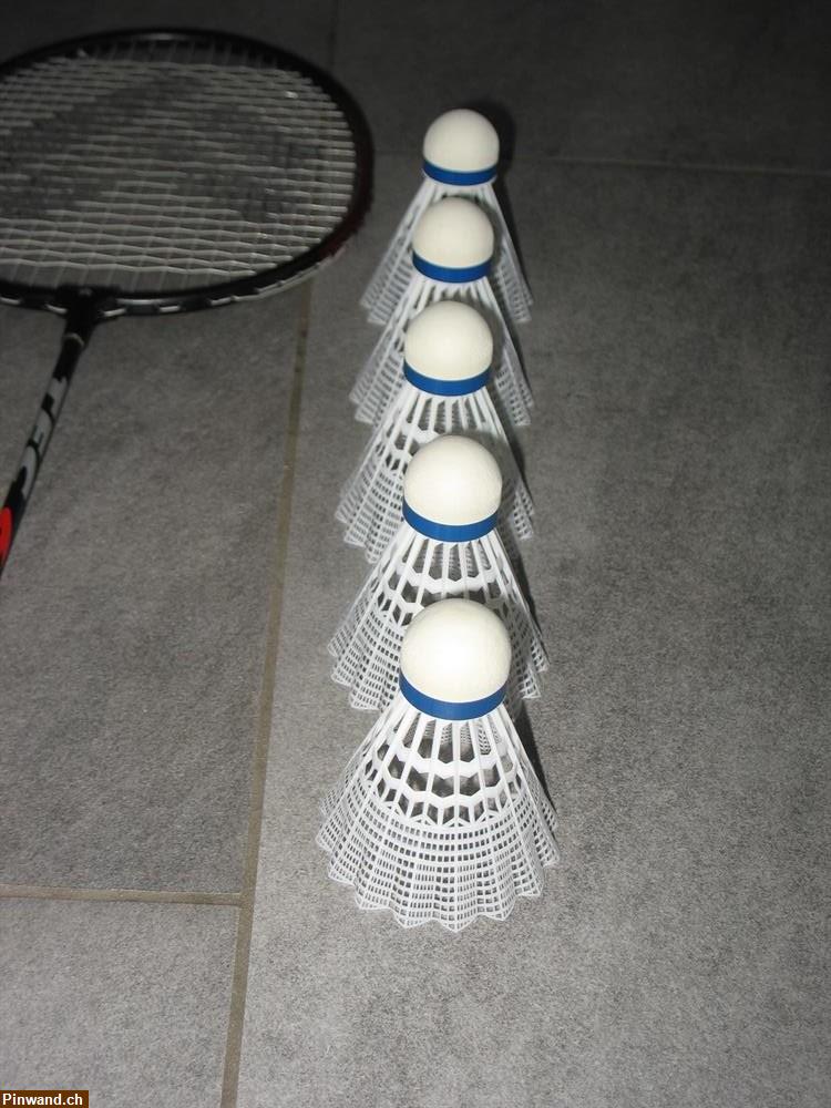 Bild 3: Zwei Badmintonrackets Spielschläger Shuttles zu verkaufen