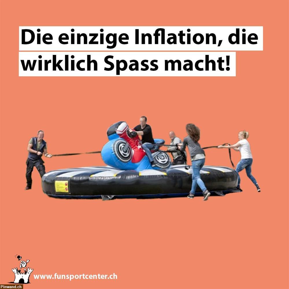 Bild 2: Vermietung von Hüpfburgen und Attraktionen wie Bungee Run, Bull Riding etc.