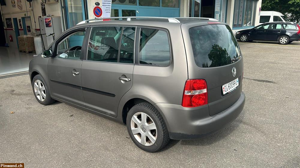 Bild 3: VW Touran 2.0 TDI Highline