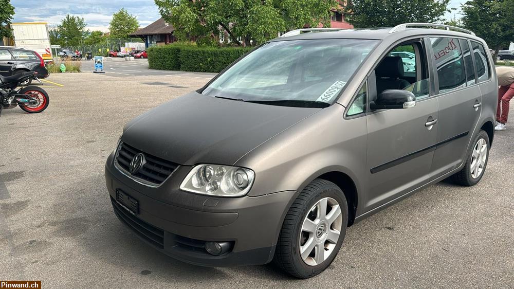 Bild 2: VW Touran 2.0 TDI Highline