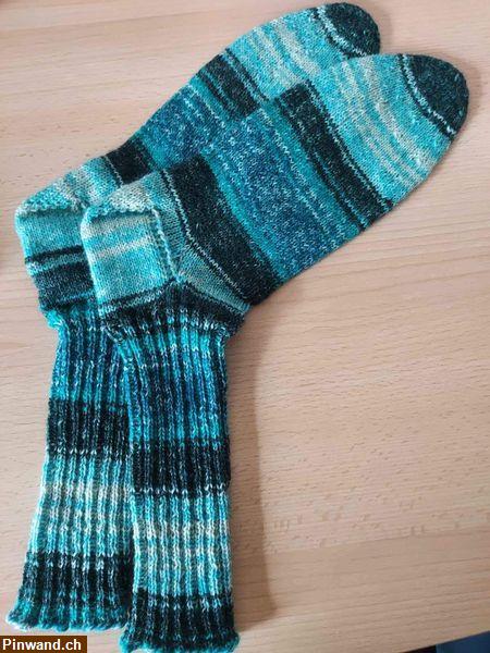 Bild 1: Handgestrickte Socken GR. 40-44 zu verkaufen