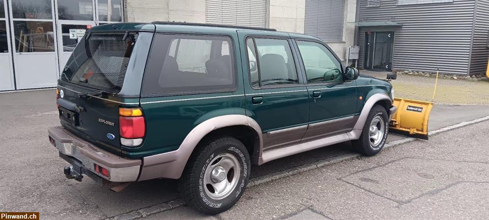 Bild 3: FORD Explorer 4.0 Meyer Schneepflug