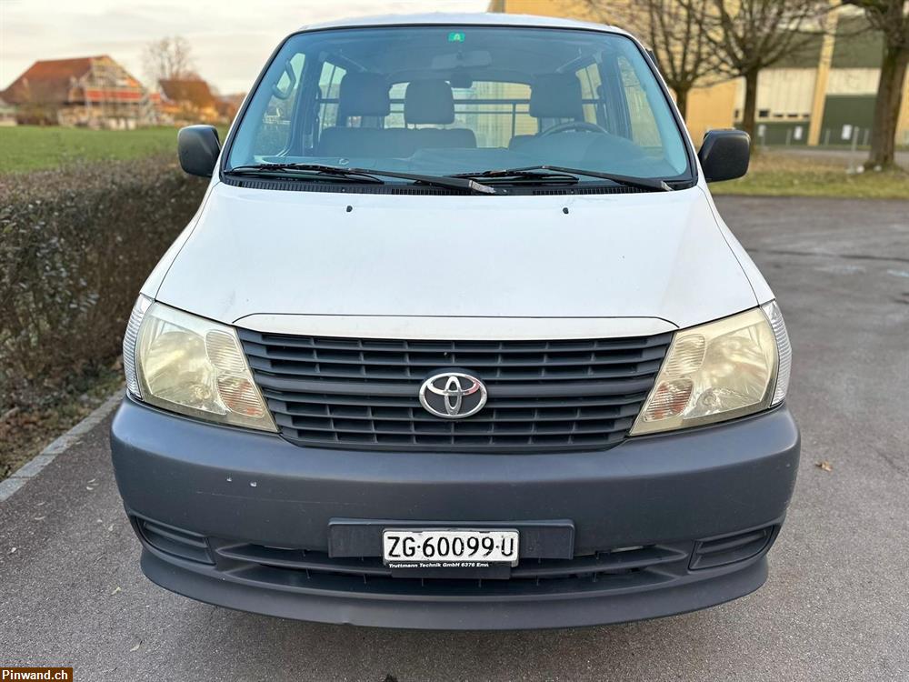 Bild 2: TOYOTA Hiace D-4D Van 4WD SWB