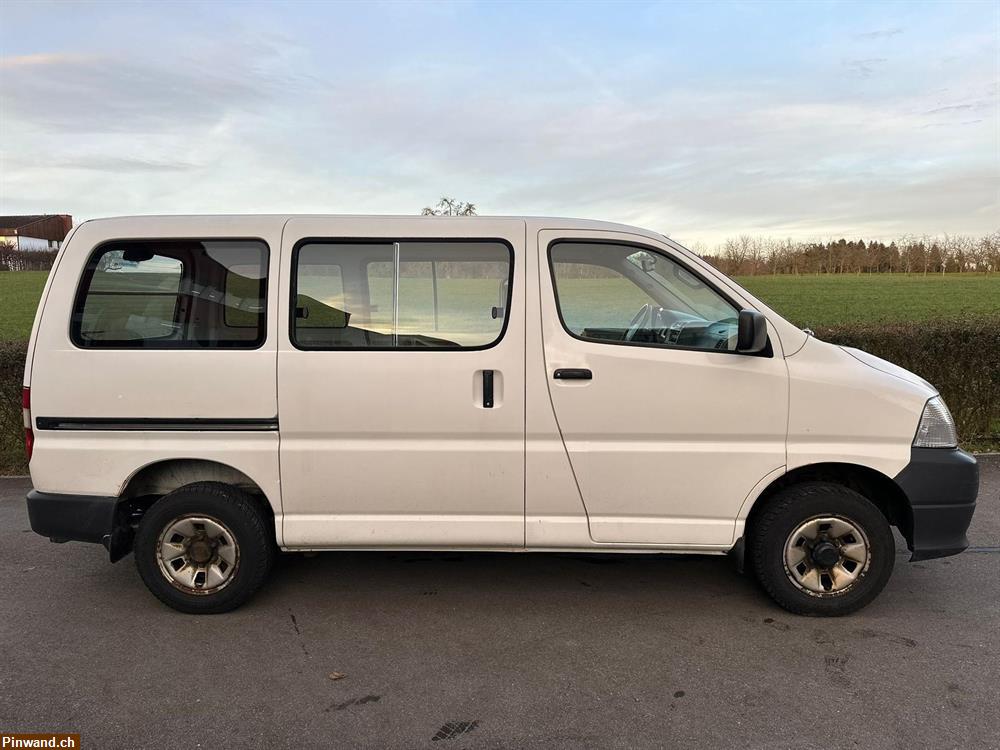 Bild 4: TOYOTA Hiace D-4D Van 4WD SWB