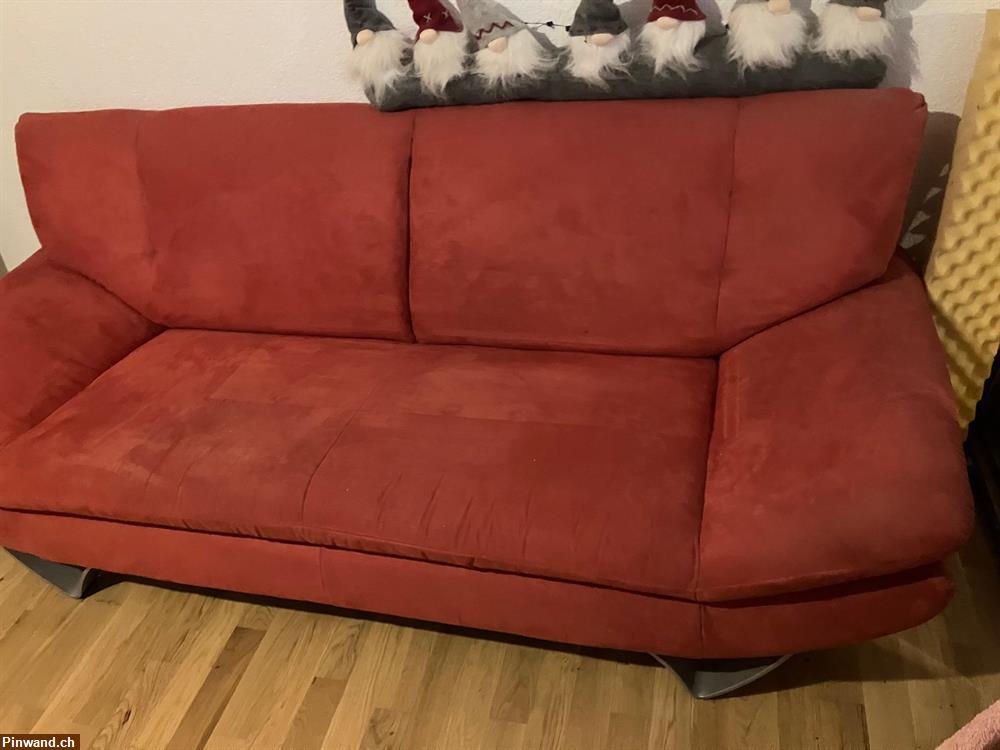 Bild 2: Rotes Sofa zu verkaufen