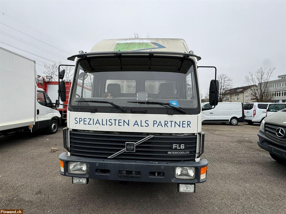 Bild 3: VOLVO FL6L612 Blache mit Hebebühne