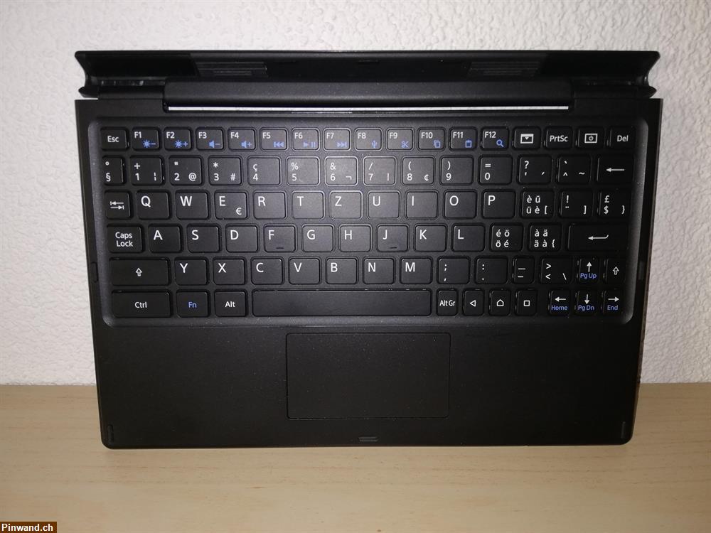 Bild 1: Bluetooth Tastatur mit Touchpad Sony BKB50