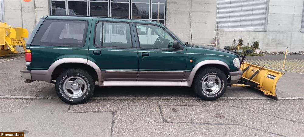 Bild 5: FORD Explorer 4.0 Meyer Schneepflug