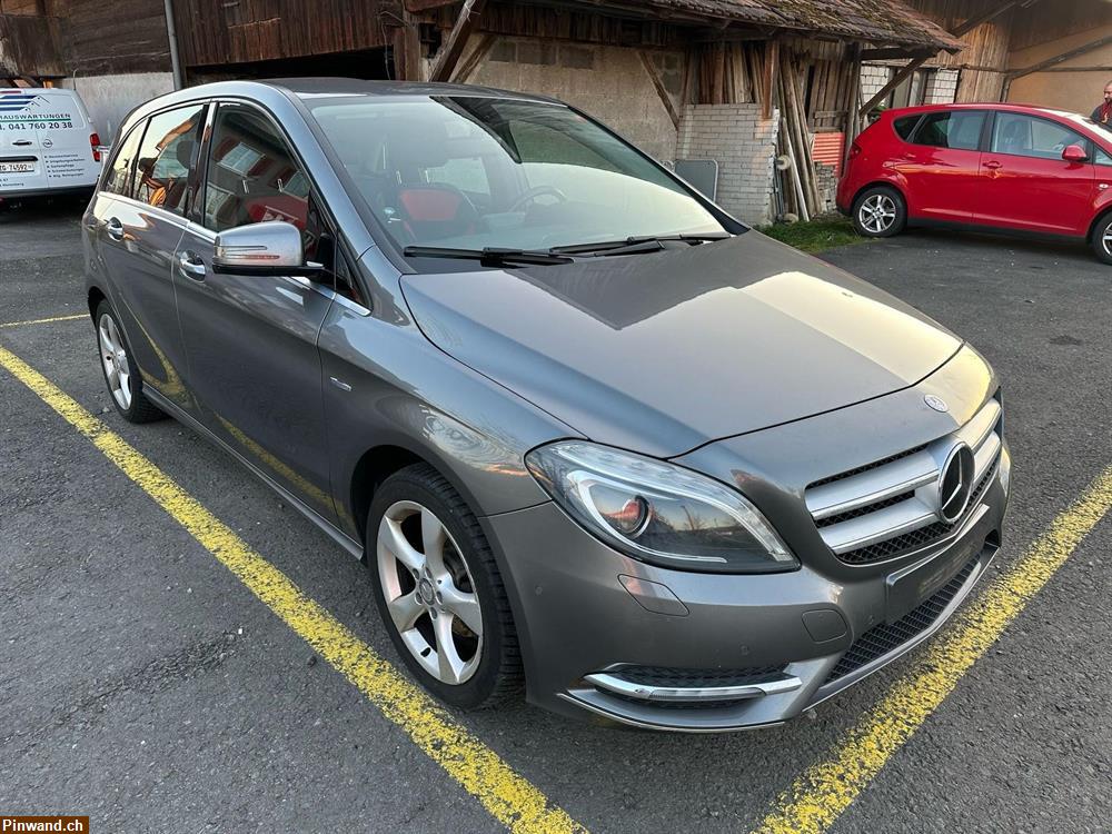 Bild 3: MERCEDES-BENZ B 180 Active Edition