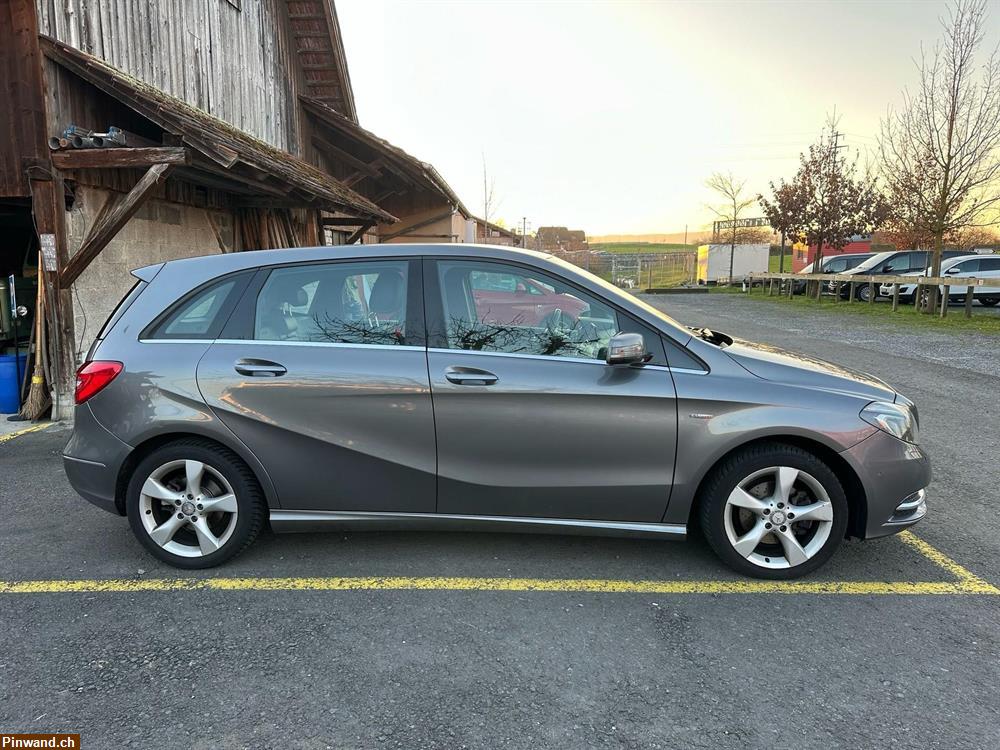 Bild 4: MERCEDES-BENZ B 180 Active Edition